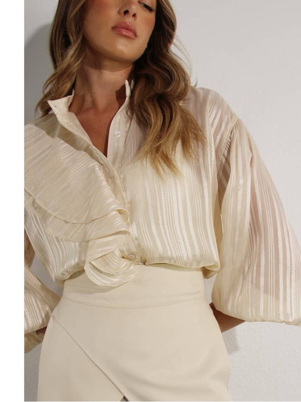 Mulla Elegant Cream Ruffle-Front Blouse sz Large